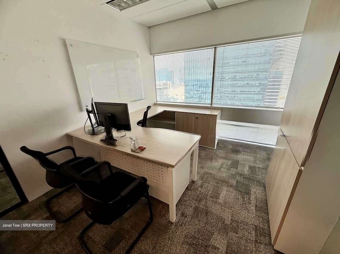 Gateway West (D7), Office #587569381